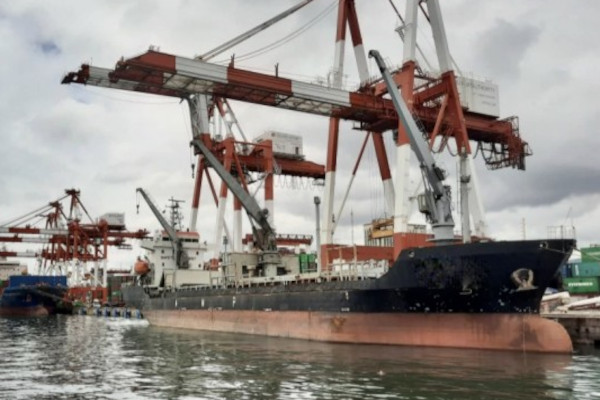 Sea and air cargo at port
